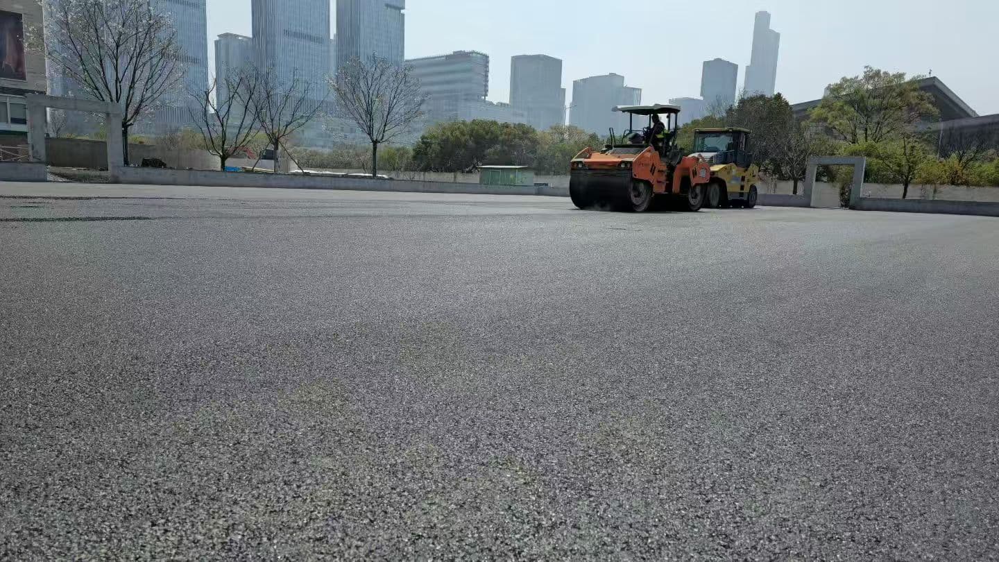 河西华运新城运动公园网球馆、篮球馆及道路沥青工程实景(建邺区运动公园)