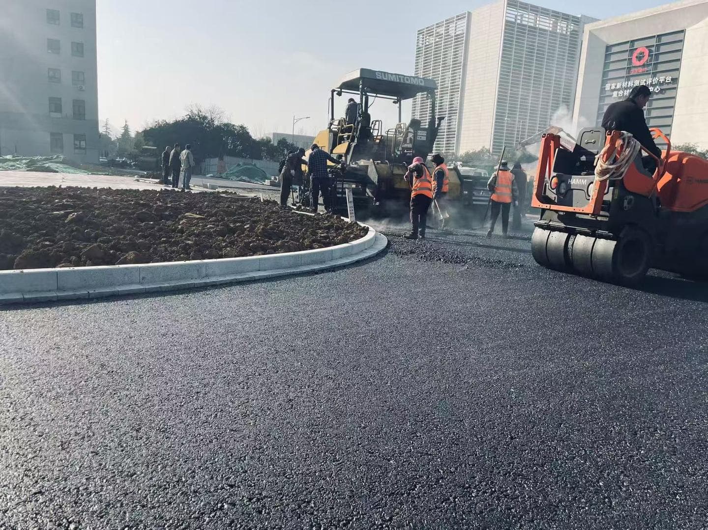 江宁区江亚数码厂区道路沥青摊铺工程实景(江宁区厂区道路)
