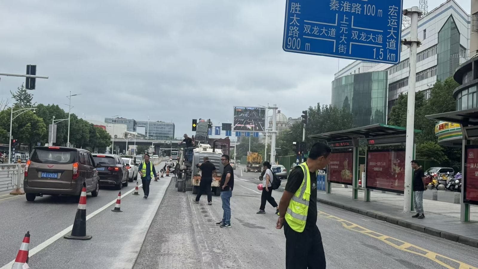 南京江宁上元大街沥青修补施工工程实景(江宁区市政道路修补)