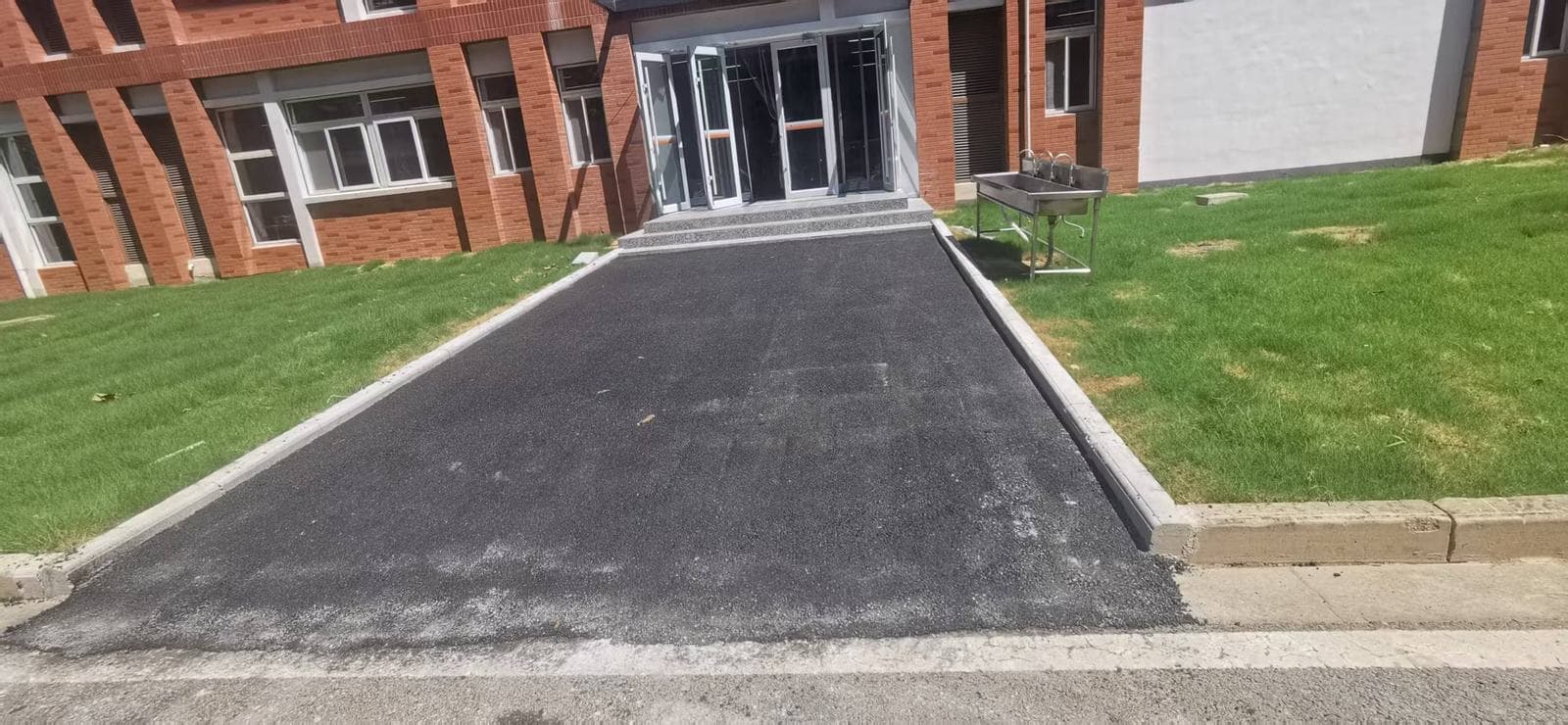 南京天印高级中学沥青摊铺工程实景(江宁区校园道路)